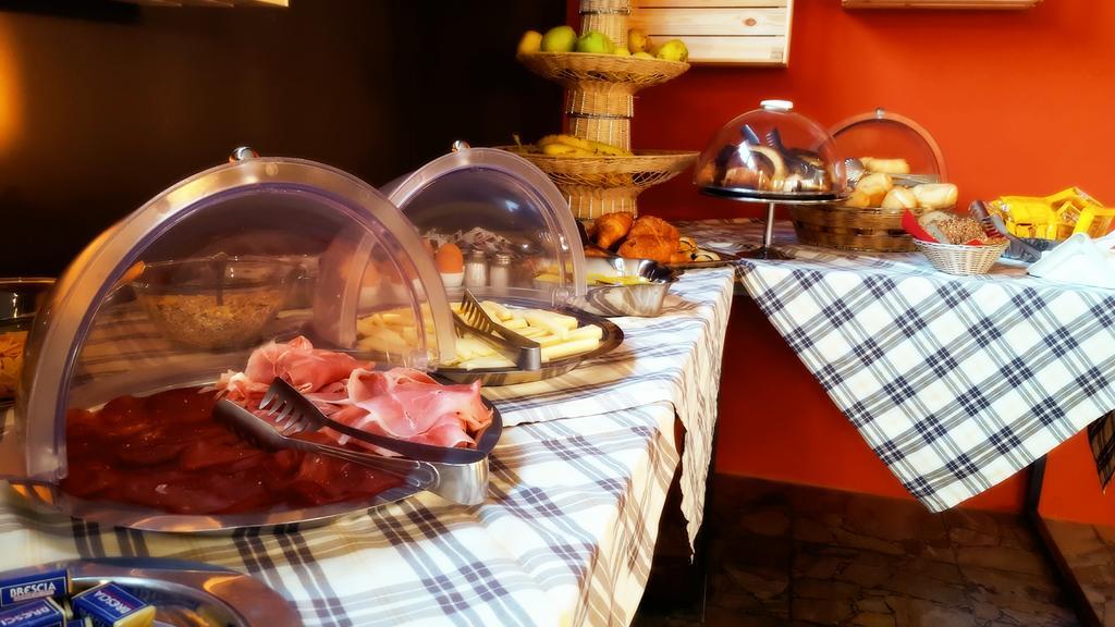 Lake Garda Hostel Salo Luaran gambar