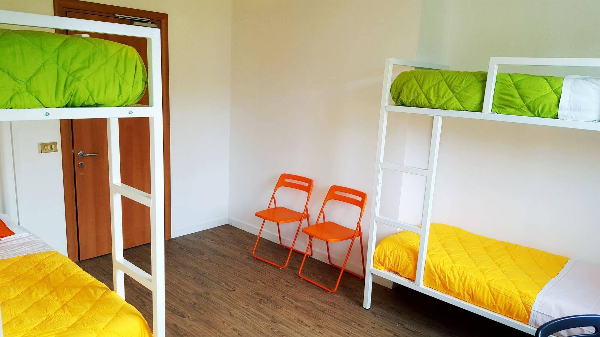 Lake Garda Hostel Salo Luaran gambar