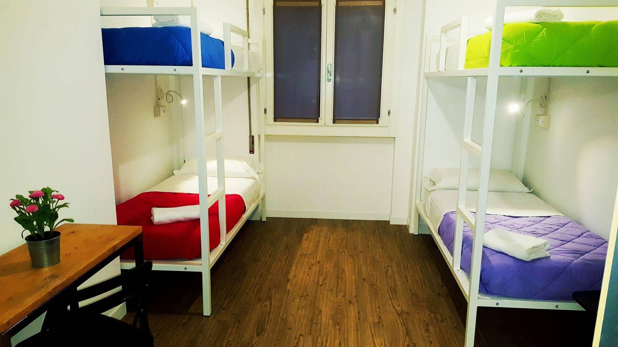 Lake Garda Hostel Salo Luaran gambar