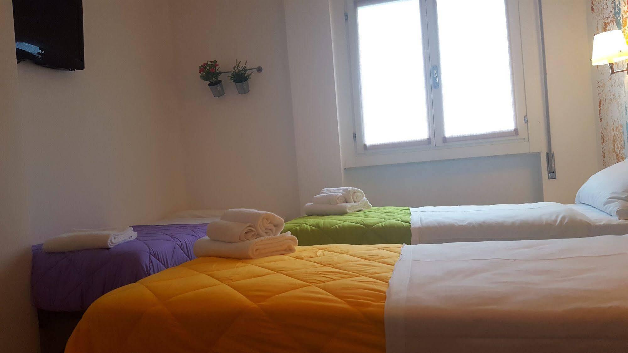Lake Garda Hostel Salo Luaran gambar